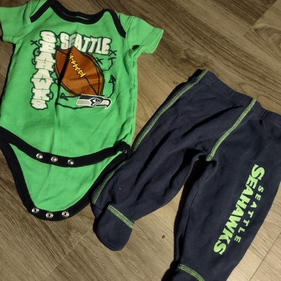 Seahawks lot - Picture 8 of 8